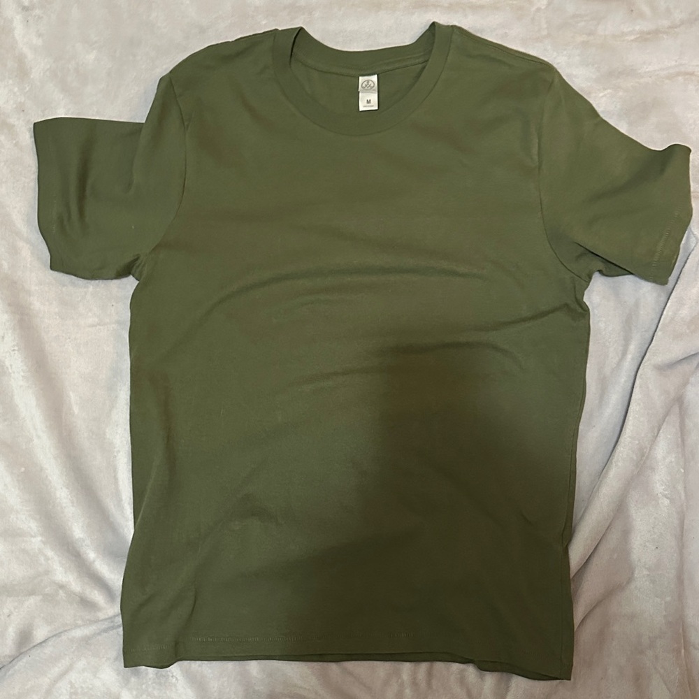 Alternative Brand shirt in olive green size medium
